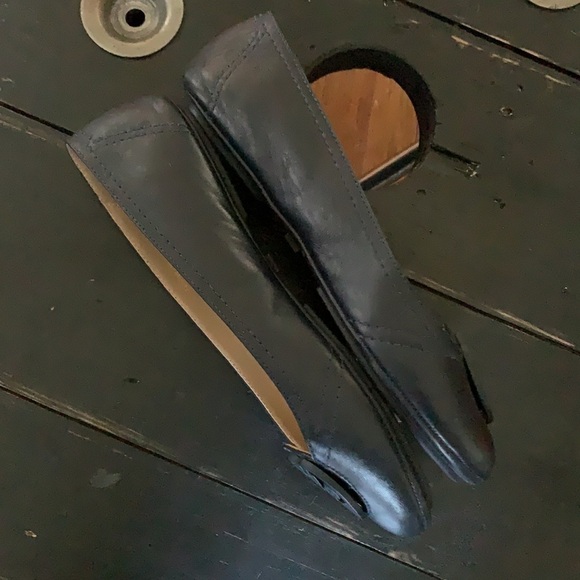Tommy Bahama Athens Navy Blue Slip-on Flats - Picture 6 of 13